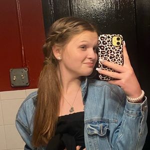 Meet your Posher, Olivia